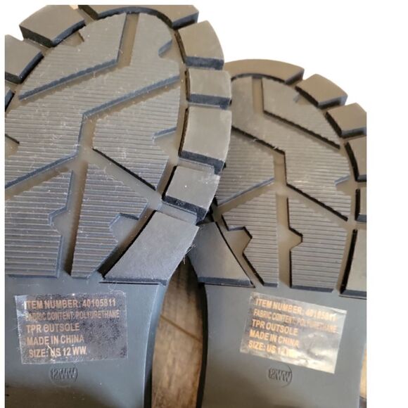 NWOT Torrid Black Lug Outsole Heel Sandal 12WW - Picture 10 of 10